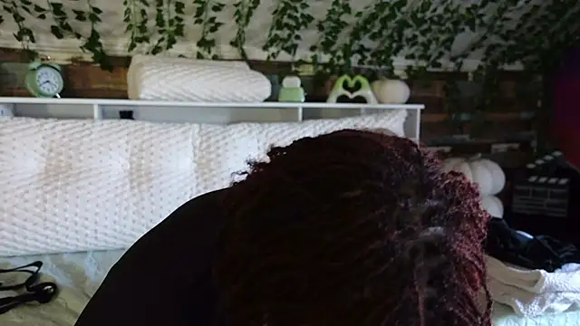 -khayaparker online show from March 3, 2025, 1:23 pm