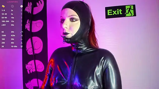 auroralatexprincess online show from November 25, 2025, 7:58 pm