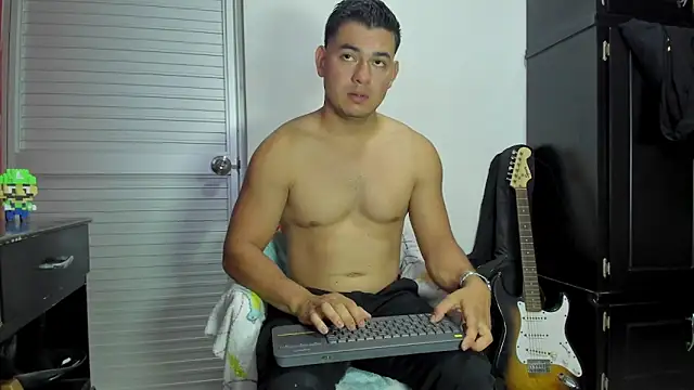 Snapshot of VincentSavage chatting on February 3, 2026, 11:21 pm VincentSavage online show from February 3, 2026, 11:21 pm