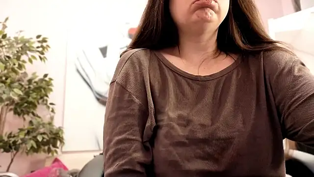 BattyMoll online show from January 18, 2026, 3:37 pm