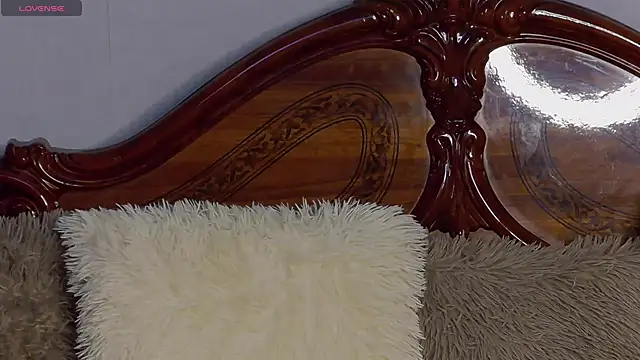 NicolePlay online show from January 13, 2026, 6:17 am