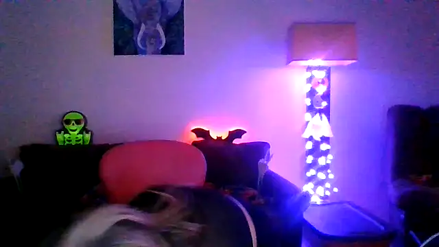 BigTitBarbie68 online show from September 22, 2025, 3:12 am