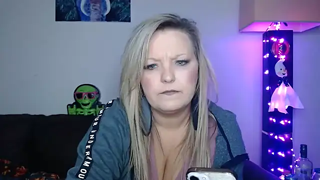 BigTitBarbie68 online show from October 3, 2025, 6:26 am