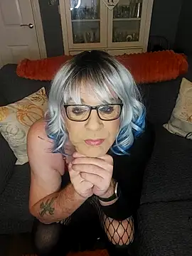 juniperberi29 online show from October 16, 2025, 11:57 pm