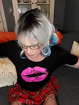 juniperberi29 online show from October 24, 2025, 9:58 pm