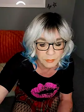 juniperberi29 online show from November 9, 2025, 12:25 am