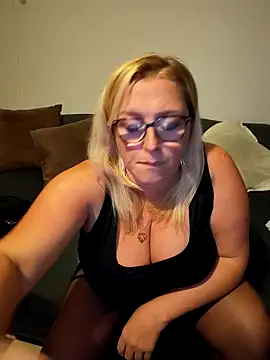 winniess40 online show from November 15, 2025, 9:08 pm