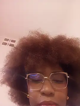 thaimy  online show from March 6, 2026, 3:12 am