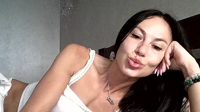 JulianaGold1 online show from June 3, 2026, 6:36 am
