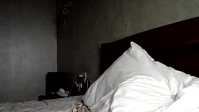 JulianaGold1 online show from January 5, 2026, 9:40 pm