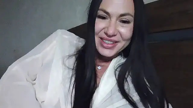JulianaGold1 online show from February 26, 2025, 11:30 pm