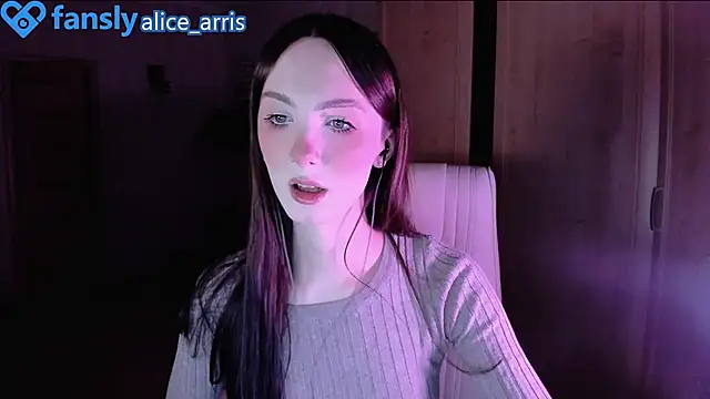 Alice  Aris online show from November 28, 2025, 6:30 pm