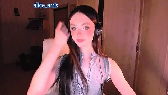 Snapshot of Alice__Aris chatting on March 27, 2026, 3:46 pm Alice Aris online show from March 27, 2026, 3:46 pm