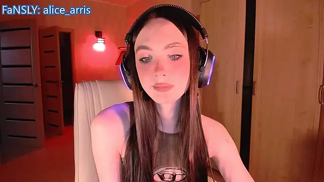 Snapshot of Alice__Aris chatting on May 13, 2026, 5:42 pm Alice Aris online show from May 13, 2026, 5:42 pm