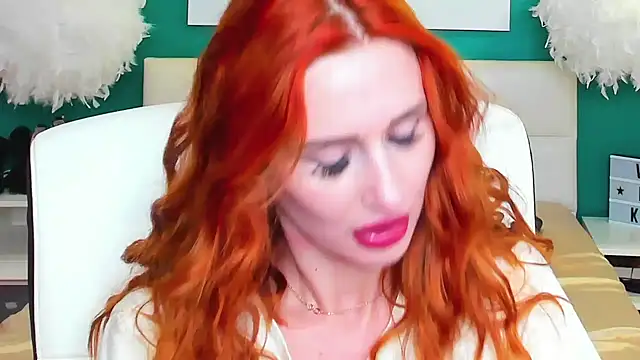 Red Fairy  online show from June 25, 2026, 6:18 am