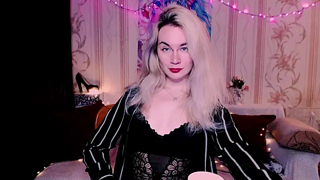 xxxcharismaaa online show from April 21, 2026, 4:13 pm