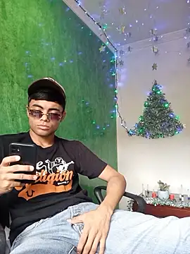 Snapshot of pinedasex777 chatting on December 21, 2025, 5:36 pm pinedasex777 online show from December 21, 2025, 5:36 pm