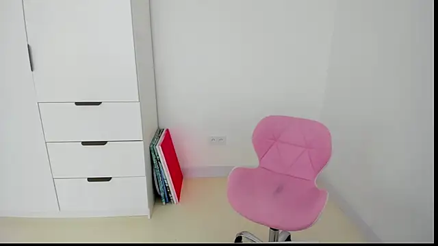 MiaStripDance online show from April 22, 2026, 10:22 am