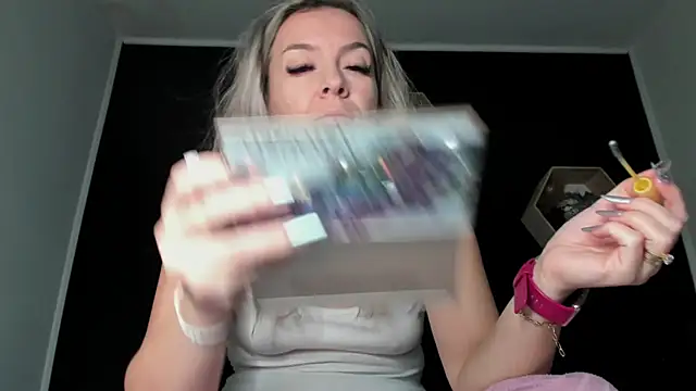 Snapshot of Alesys69 chatting on December 4, 2025, 10:20 pm Alesys69 online show from December 4, 2025, 10:20 pm