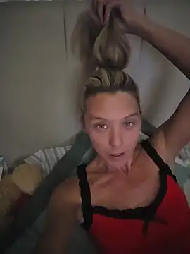 Snapshot of Jadeybaby1 chatting on August 3, 2026, 10:25 pm Jadeybaby1 online show from August 3, 2026, 10:25 pm