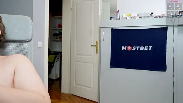 foxeslovefoxes online show from December 6, 2024, 2:44 pm