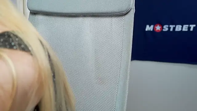 foxeslovefoxes online show from December 30, 2024, 7:00 pm