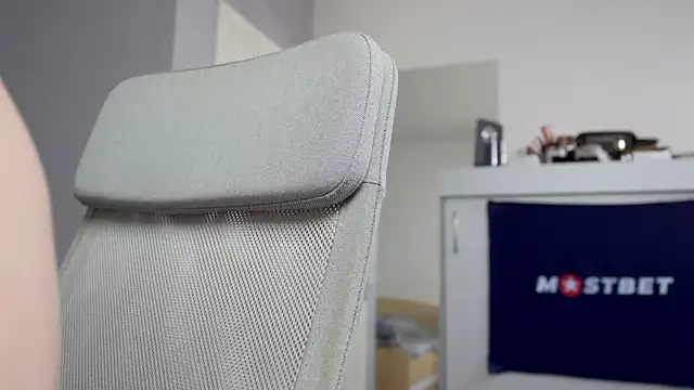 foxeslovefoxes online show from December 29, 2024, 12:12 pm