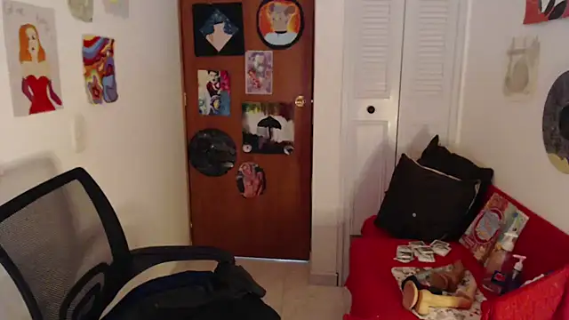 soynanabela28 online show from October 9, 2025, 11:38 pm