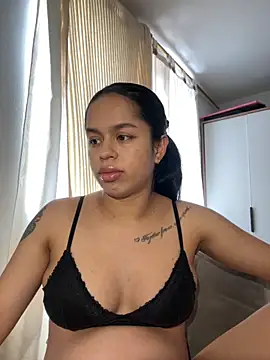 xlovelygirlx online show from October 9, 2025, 5:13 pm