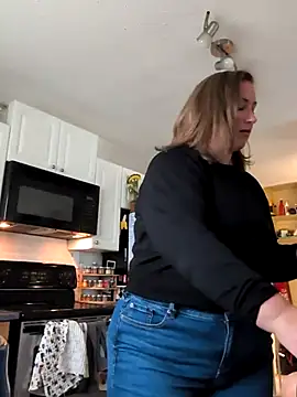 Snapshot of Canadian_BBW chatting on November 6, 2025, 8:46 pm Canadian BBW online show from November 6, 2025, 8:46 pm