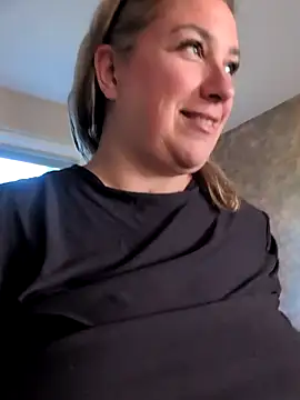 Snapshot of Canadian_BBW chatting on June 16, 2026, 1:33 pm Canadian BBW online show from June 16, 2026, 1:33 pm