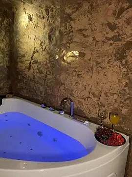 Snapshot of joanaelaa chatting on December 16, 2024, 5:22 pm joanaelaa online show from December 16, 2024, 5:22 pm