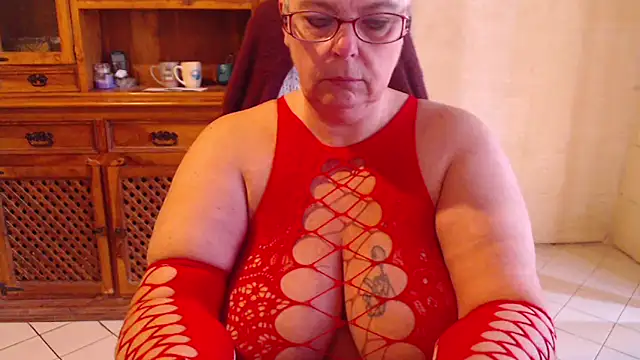 MISS LINDAH online show from March 10, 2026, 6:28 am