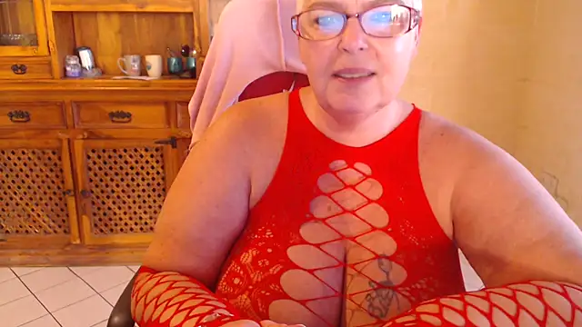 MISS LINDAH online show from November 9, 2025, 6:28 am