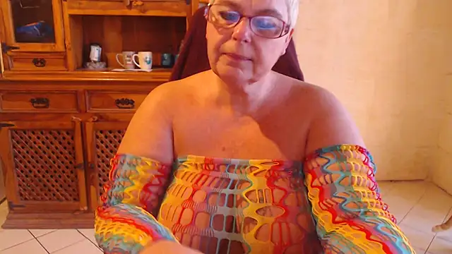 Snapshot of MISS_LINDAH chatting on May 9, 2026, 5:11 am MISS LINDAH online show from May 9, 2026, 5:11 am
