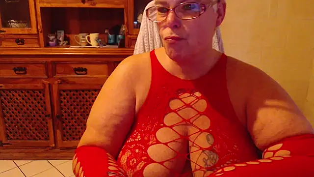 Snapshot of MISS_LINDAH chatting on February 4, 2026, 6:41 am MISS LINDAH online show from February 4, 2026, 6:41 am