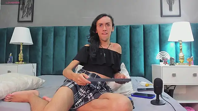 Snapshot of Karol_fenixx chatting on February 6, 2025, 10:25 am Karol fenixx online show from February 6, 2025, 10:25 am