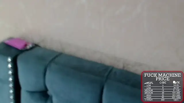 Imannejulienne online show from October 19, 2025, 11:07 pm