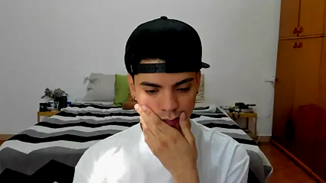 Snapshot of dylancrugerx chatting on May 2, 2026, 2:44 pm dylancrugerx online show from May 2, 2026, 2:44 pm