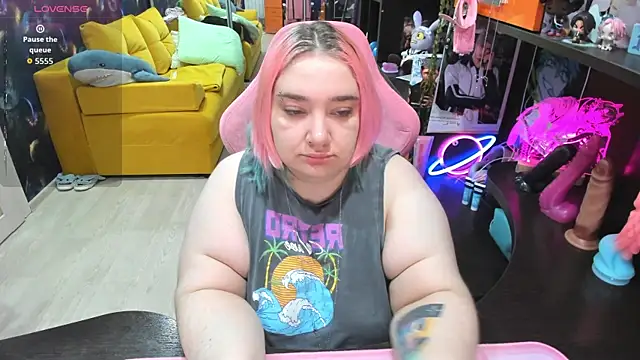 Softie Sofy online show from May 14, 2026, 3:14 am