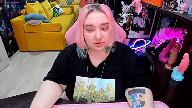 Softie Sofy online show from May 28, 2026, 1:35 am