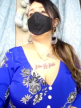 cute-tanvi online show from February 17, 2026, 1:25 am