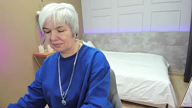 Snapshot of CarmenSoft chatting on October 5, 2025, 9:05 pm CarmenSoft online show from October 5, 2025, 9:05 pm