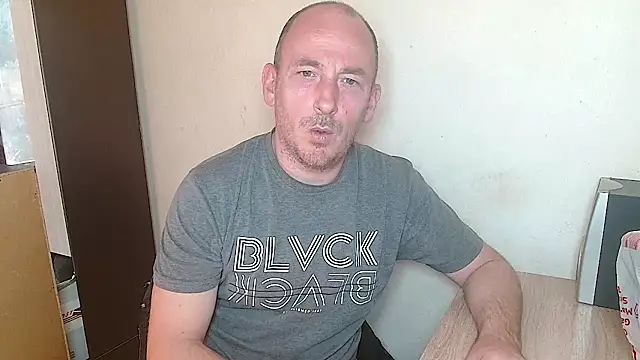 Snapshot of Johan___Barker chatting on March 9, 2026, 1:58 pm Johan Barker online show from March 9, 2026, 1:58 pm