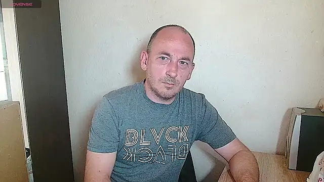 Snapshot of Johan___Barker chatting on April 13, 2026, 12:09 pm Johan Barker online show from April 13, 2026, 12:09 pm