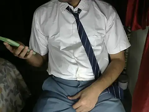 Snapshot of aloneboy1996 chatting on October 27, 2025, 7:04 pm aloneboy1996 online show from October 27, 2025, 7:04 pm