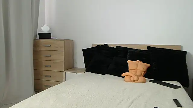 Layla23a online show from February 8, 2025, 1:01 pm