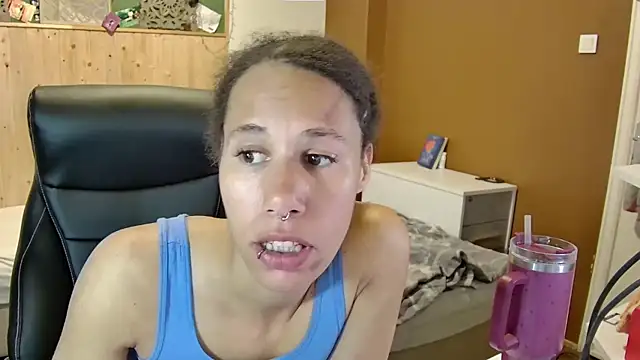 Snapshot of AaliyahHarris chatting on April 18, 2026, 7:58 pm AaliyahHarris online show from April 18, 2026, 7:58 pm