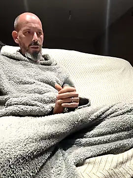 207RCCam online show from February 15, 2026, 10:20 pm