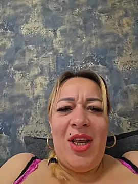Ruxy42ETT online show from May 18, 2026, 4:07 am